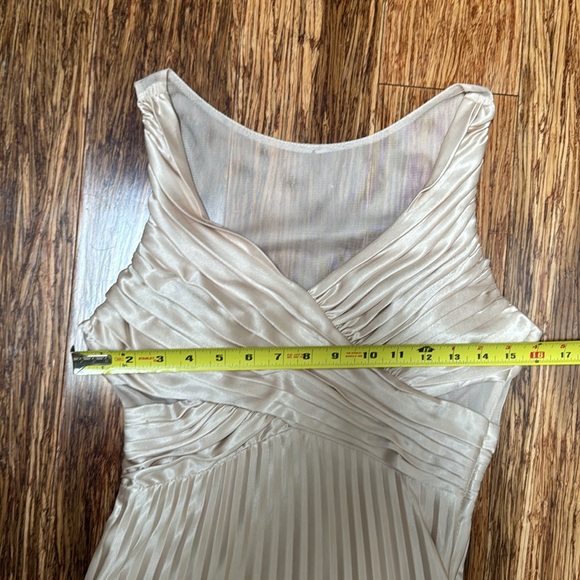 Masquerade champagne gold pleated v-neck mesh illusion back gown size small - Picture 11 of 13